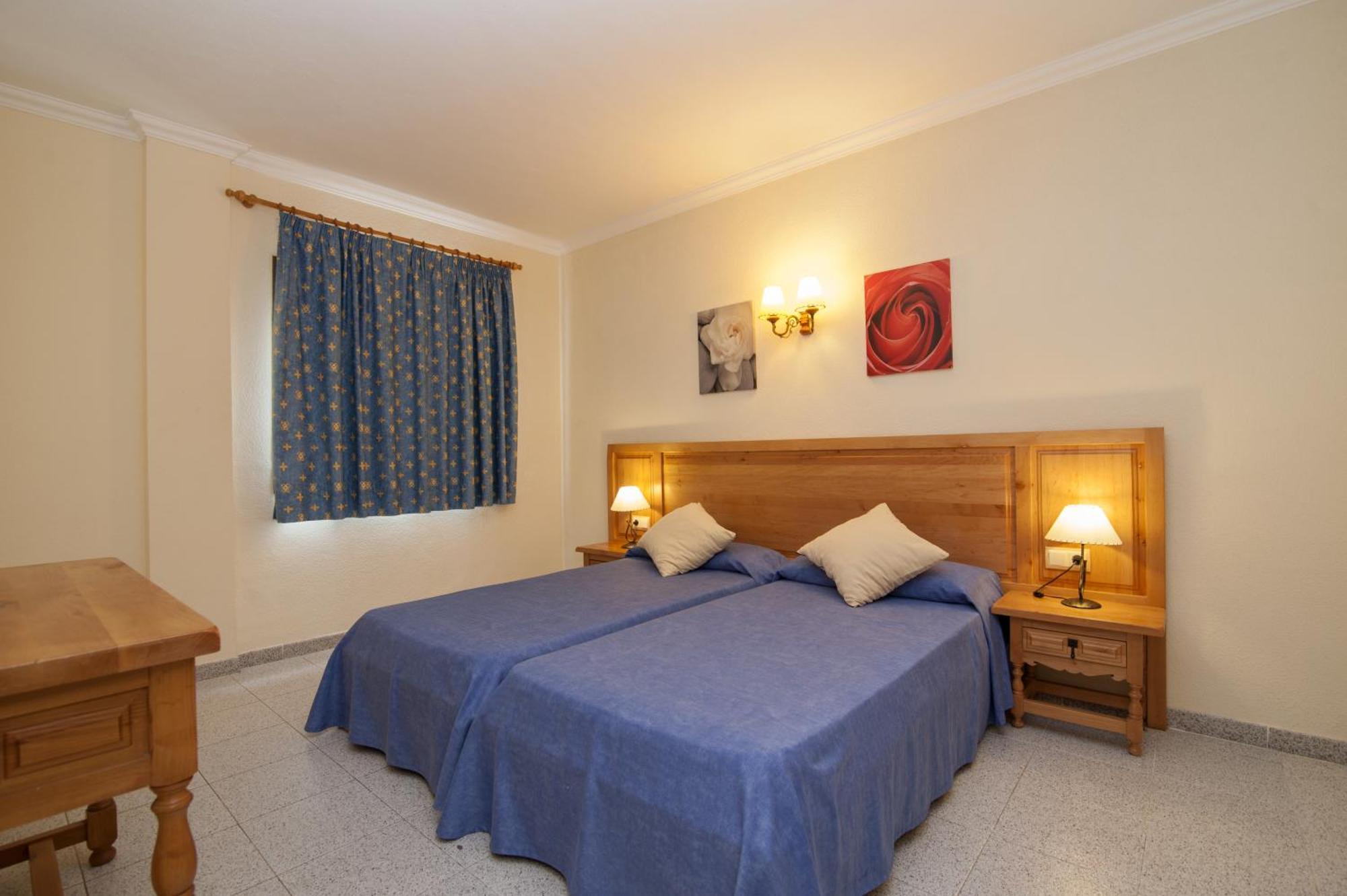 Casa Luis Apartments Santa Eulària des Riu Zimmer foto