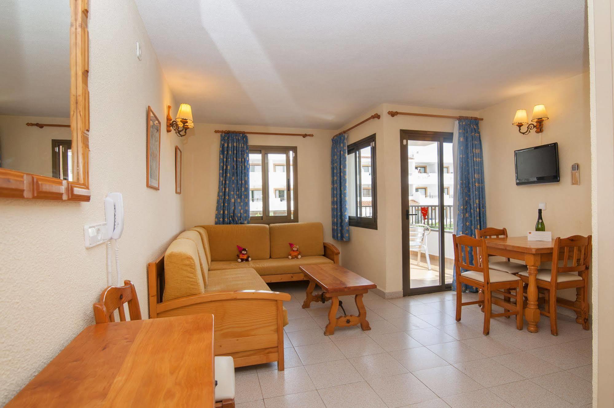 Casa Luis Apartments Santa Eulària des Riu Exterior foto